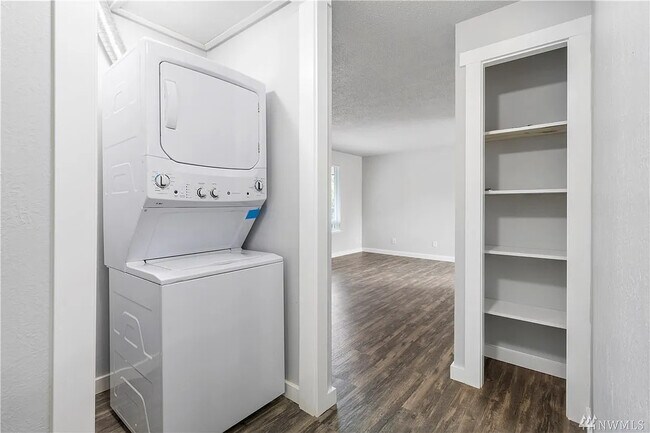 Building Photo - Westland Apartments