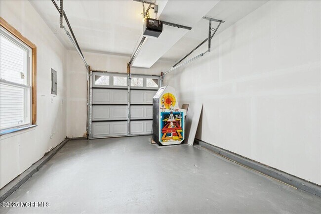 Building Photo - 18 Oak Knl Dr