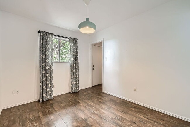 Building Photo - 2515 W Willamette Ave