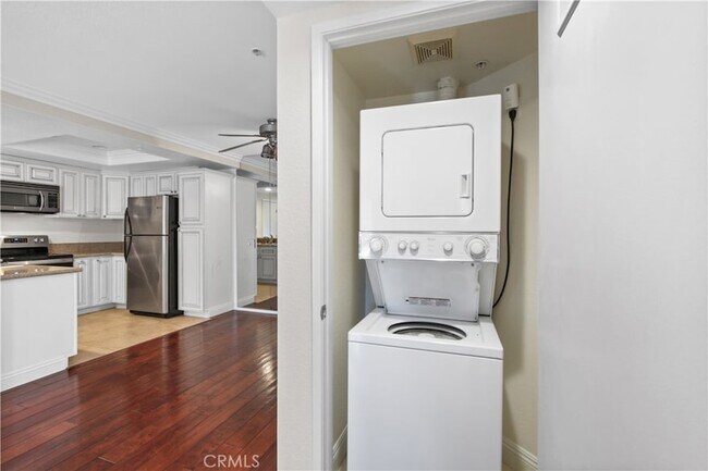 Building Photo - 2800 Keller Dr