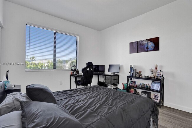 Building Photo - 268 NE 210th Way