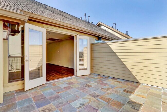 Building Photo - 2417 Commonwealth St