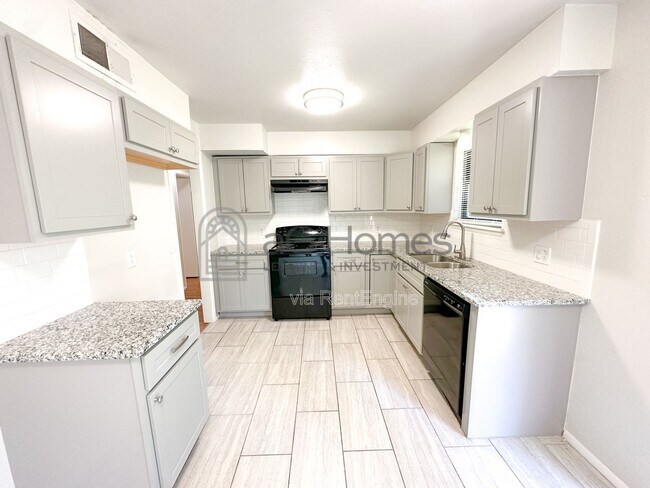 Building Photo - 4722 SE 27th St