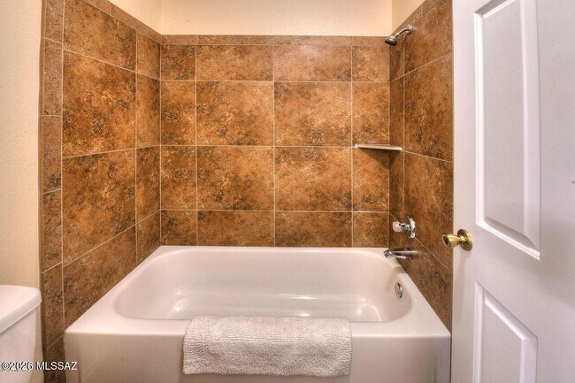 Building Photo - 6655 N Canyon Crest Dr