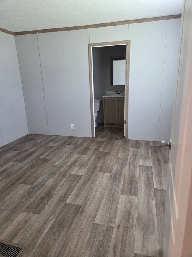 Building Photo - 105 Lakisha Ct