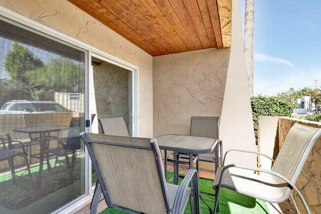 Building Photo - 8055 E Thomas Rd