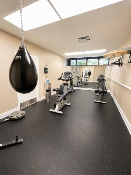 Building Photo - 520 Brickell Key Dr