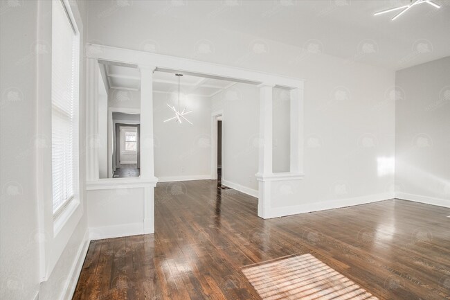 Building Photo - 812 Monroe Ave