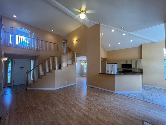 Building Photo - 3 Bedroom Home Available in Tanoan Near Ac...