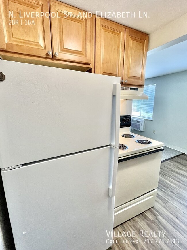 Building Photo - END-unit! Affordable 2-Bed Convenient to I...