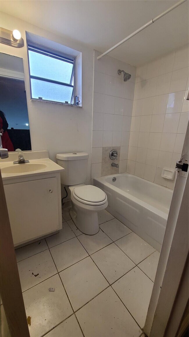 Building Photo - 4121 NW 26th St