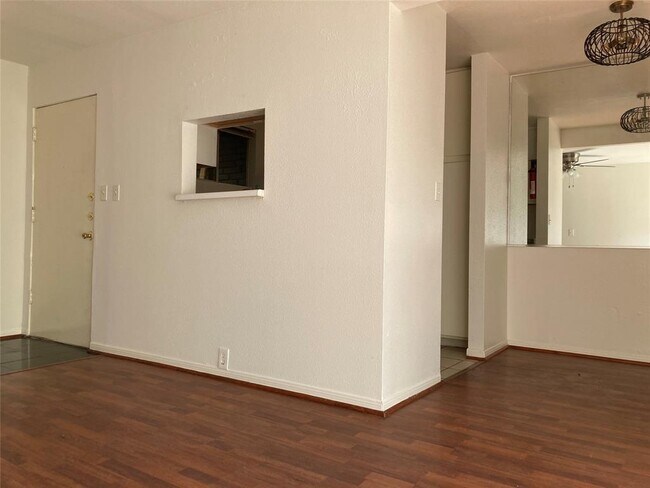 Building Photo - 2001 Branard St