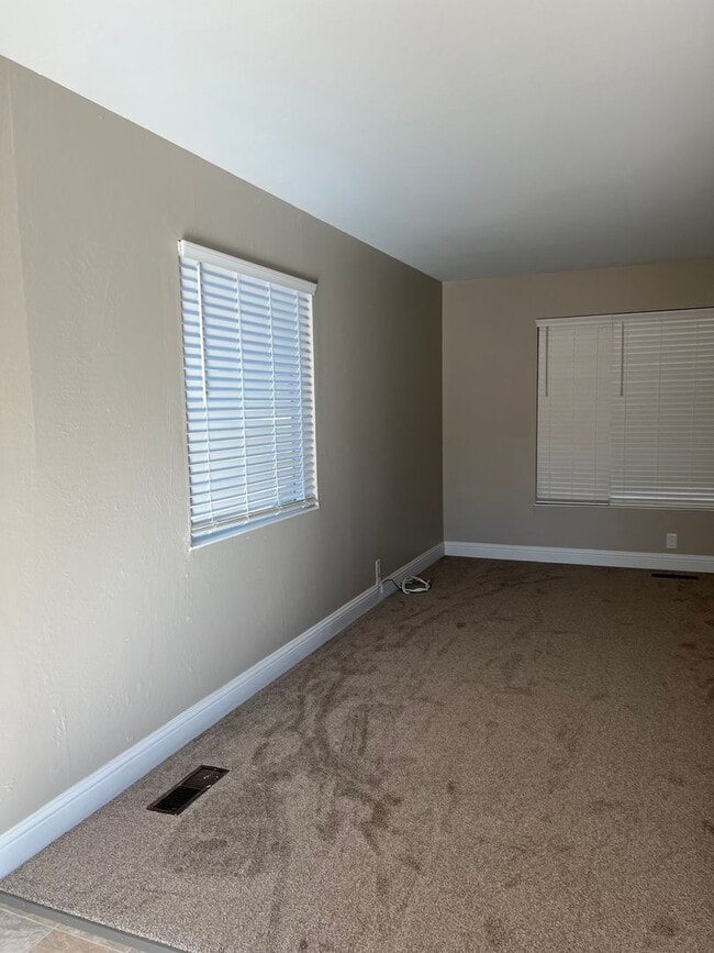 Building Photo - 3bd House