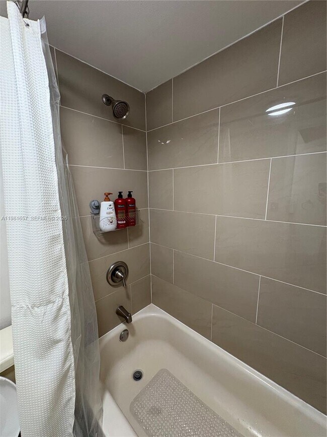 Building Photo - 9955 Twin Lakes Dr