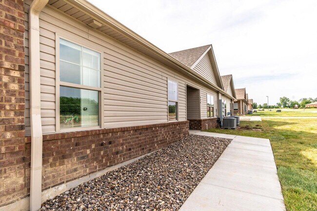 Building Photo - 144 Garden Gate Dr