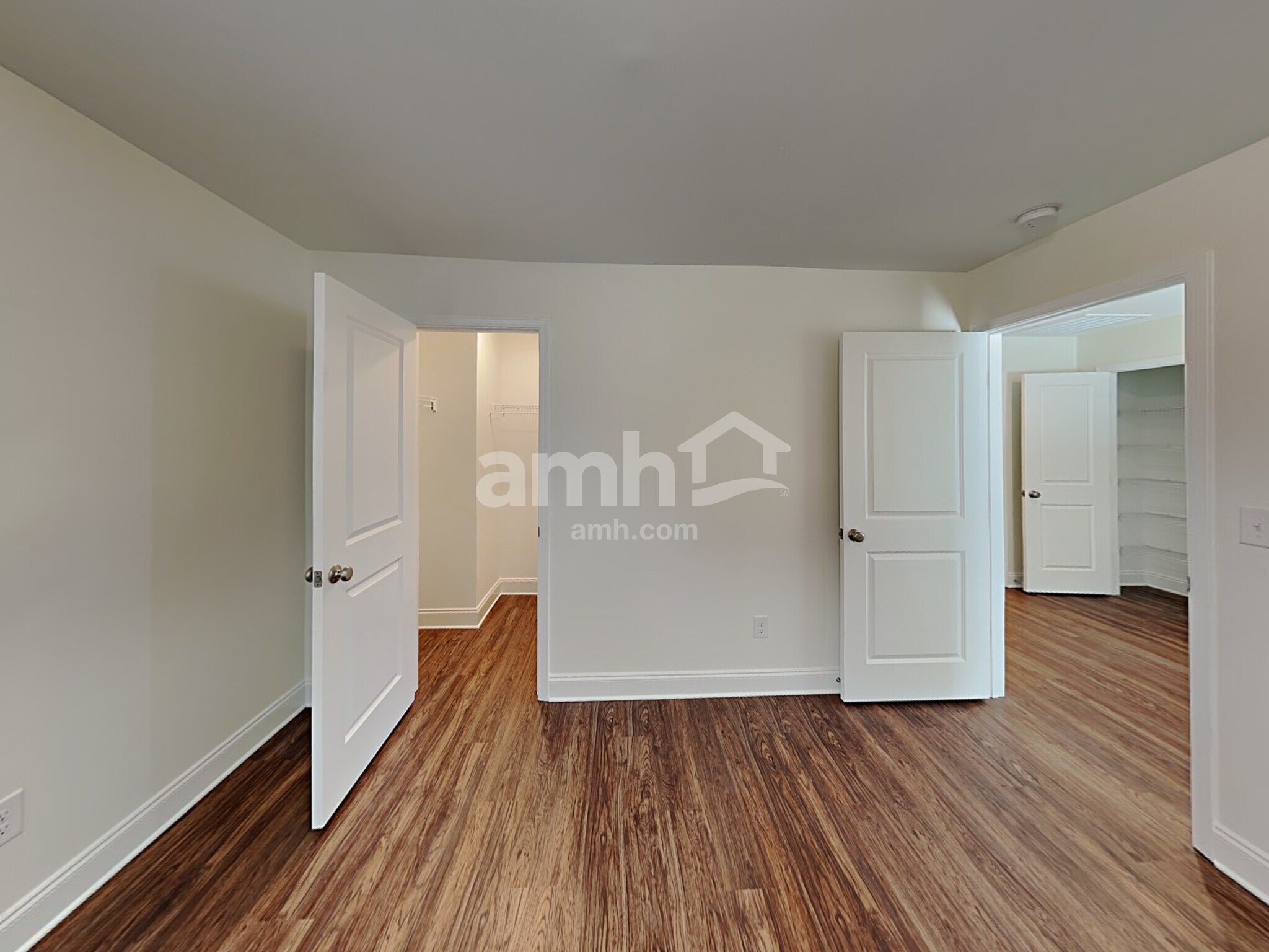 Building Photo - 1356 Lomond Dr