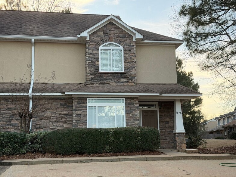 Building Photo - 675 Nissa Ct