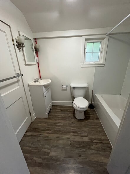 Building Photo - 826 Dryden Rd