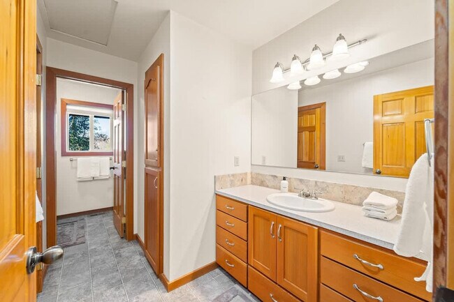 Building Photo - 7755 Cully Ln