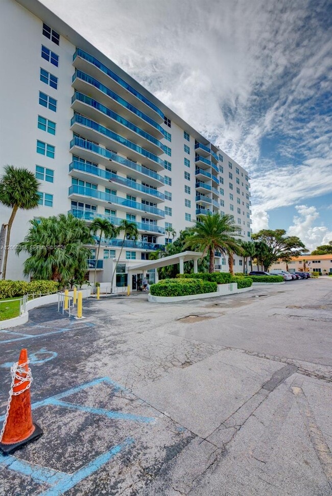 Building Photo - 7501 E Treasure Dr