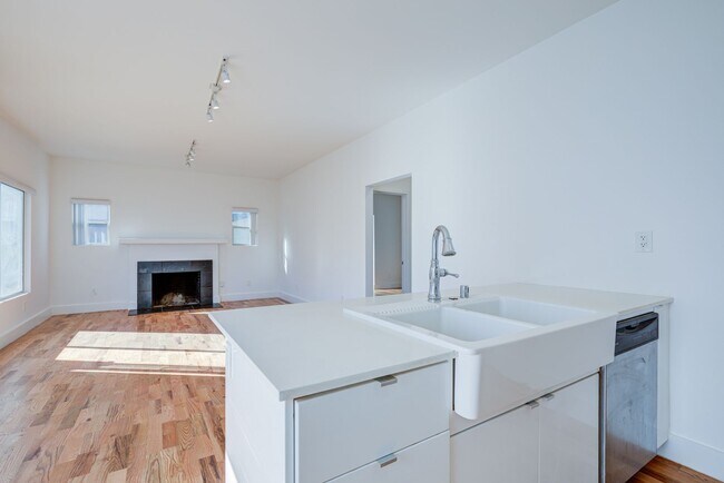 Building Photo - 3216 Bellevue Ave