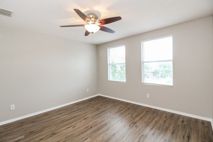 Building Photo - 2033 Shawnee Trail