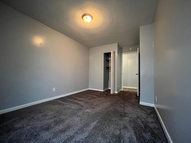 Building Photo - Beautiful home, rural setting but close to...