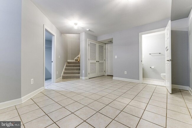 Building Photo - 953 Harrison Cir