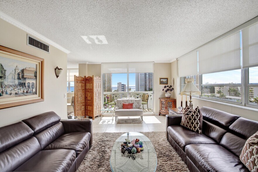 Building Photo - 3113 S Ocean Dr