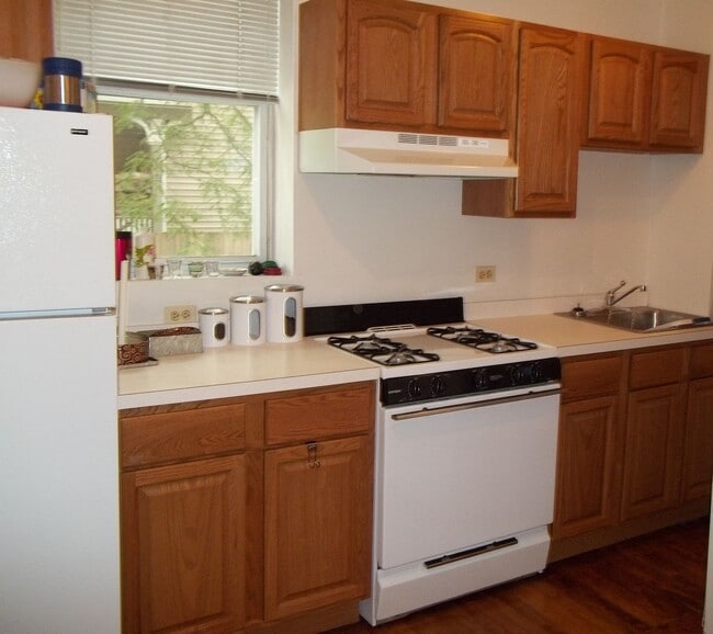Building Photo - Beautiful 1 Bed Apartment in North Center/ Ravenswood Area Available September 1st