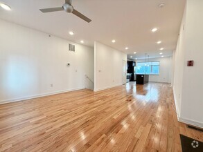 Building Photo - Spacious Bi-Level 2-Bedroom in N5 Flats