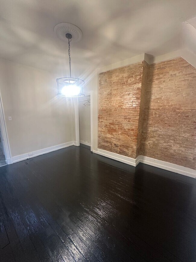 Building Photo - 409 Walnut St