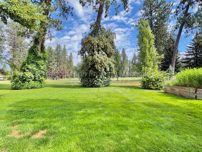 Building Photo - 2707 Fairway Dr