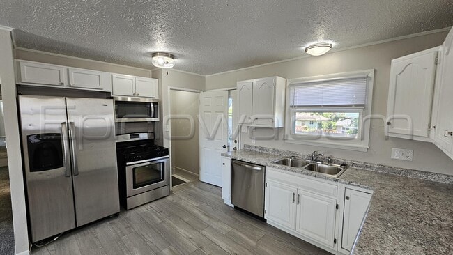 Building Photo - 1510 14th Ave SW