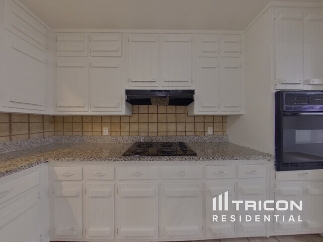 Building Photo - 955 Willow Run