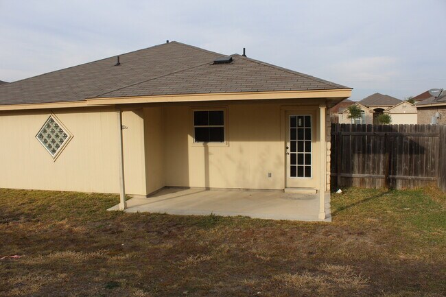 Building Photo - 3 bedroom, 2 bath house