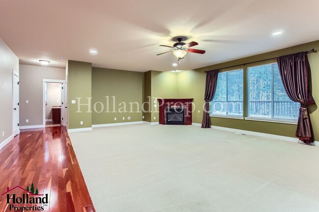 Building Photo - Spacious 5-Bedroom Home with Luxurious Fea...