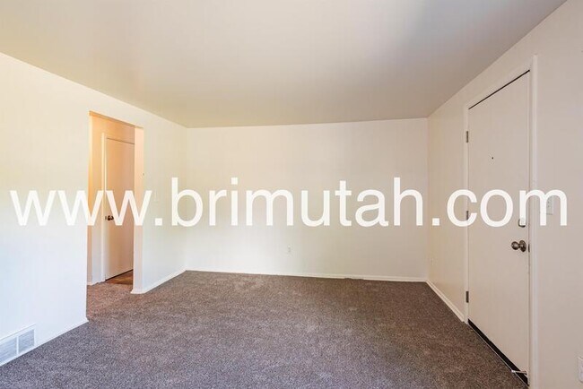 Building Photo - 410 Welby Ave S