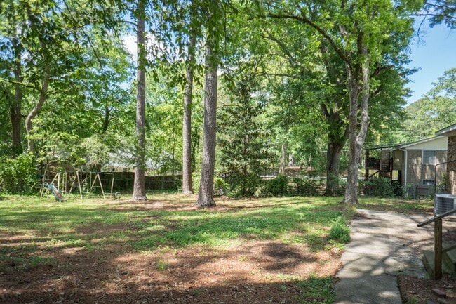Building Photo - Location! Location! Heart of Auburn!