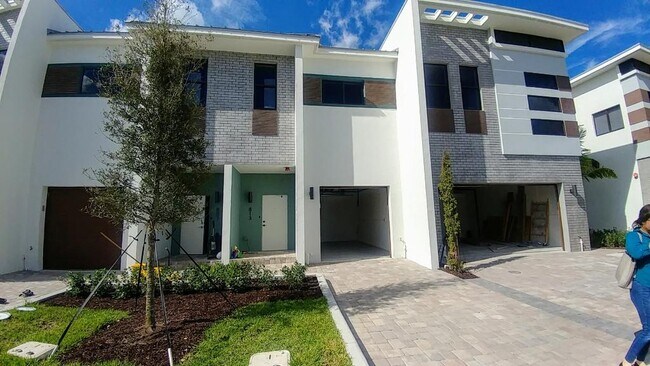 Building Photo - 813 NW 45th Terrace