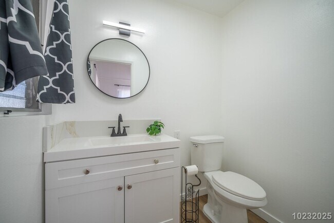 Building Photo - Versatile 3-Bedroom Home with Extended Spa...