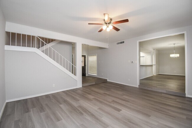 Building Photo - 201 Vanderpool Ln