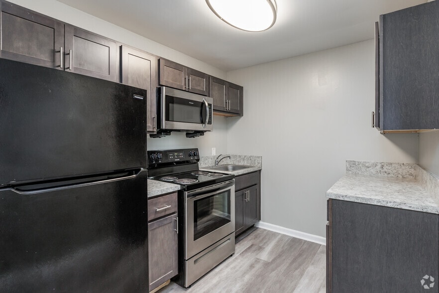 1BR, 1BA - 450SF - Kitchen - Harborstone