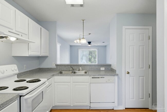Building Photo - 1076 Antigua Cir
