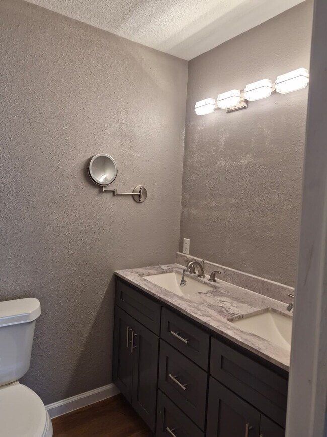 Building Photo - 15735 Munson Ln