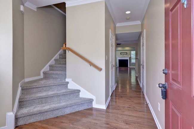 Building Photo - End unit Townhome in Riverwalk Townes