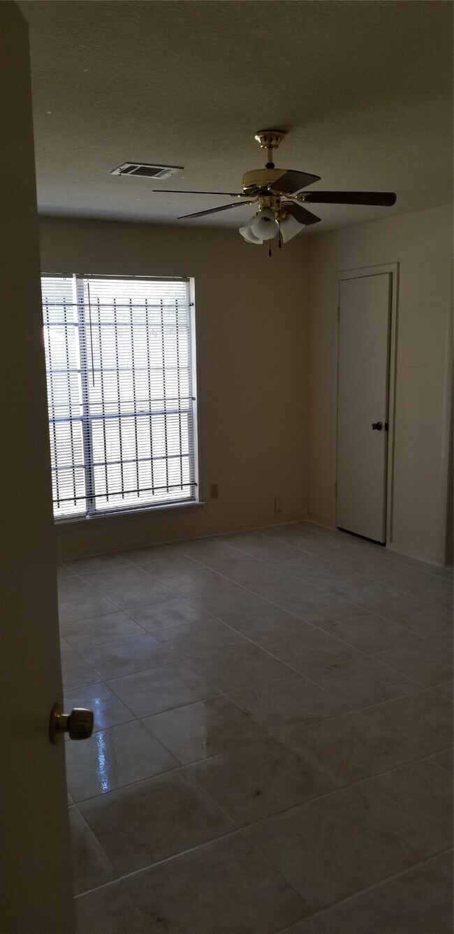 Building Photo - 10822 Lynbrook Dr