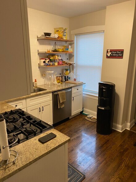 Building Photo - 112 Chicago Ave