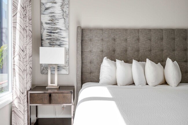 Building Photo - 7770 Sandy Ridge Dr