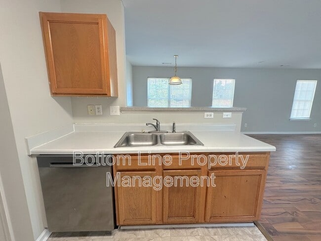 Building Photo - 424 Winding Canyon Dr